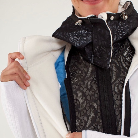 Lululemon Run: Bundle Up Jacket - Picture 3 of 6